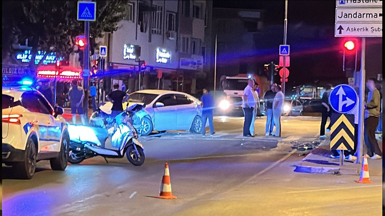 İki otomobil çarpıştı: 9 yaralı var