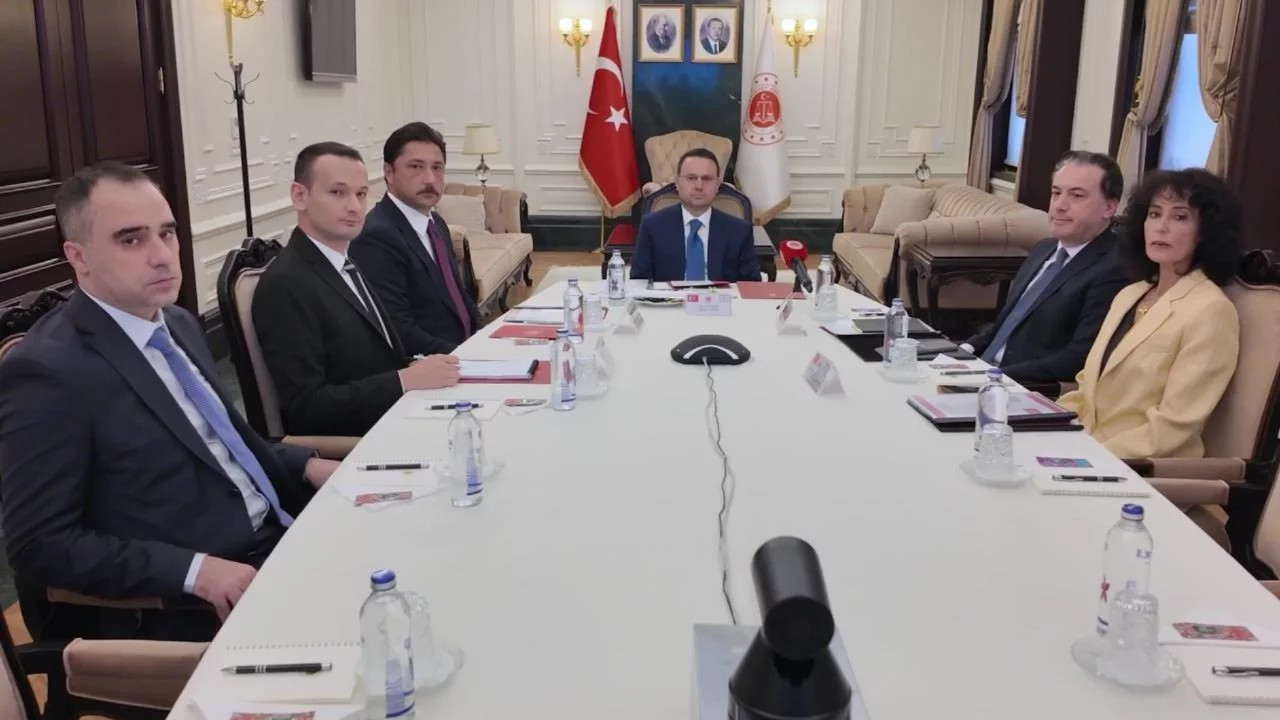 Adalet Bakanı Gürlek, Floridis ile görüştü: Organize suçlarla mücadele ele alındı
