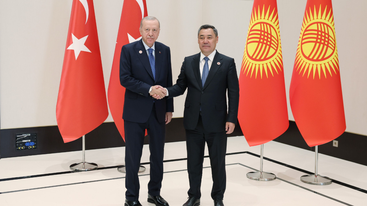 Erdoğan, Kırgızistan Cumhurbaşkanı Caparov ile Bişkek’te görüştü