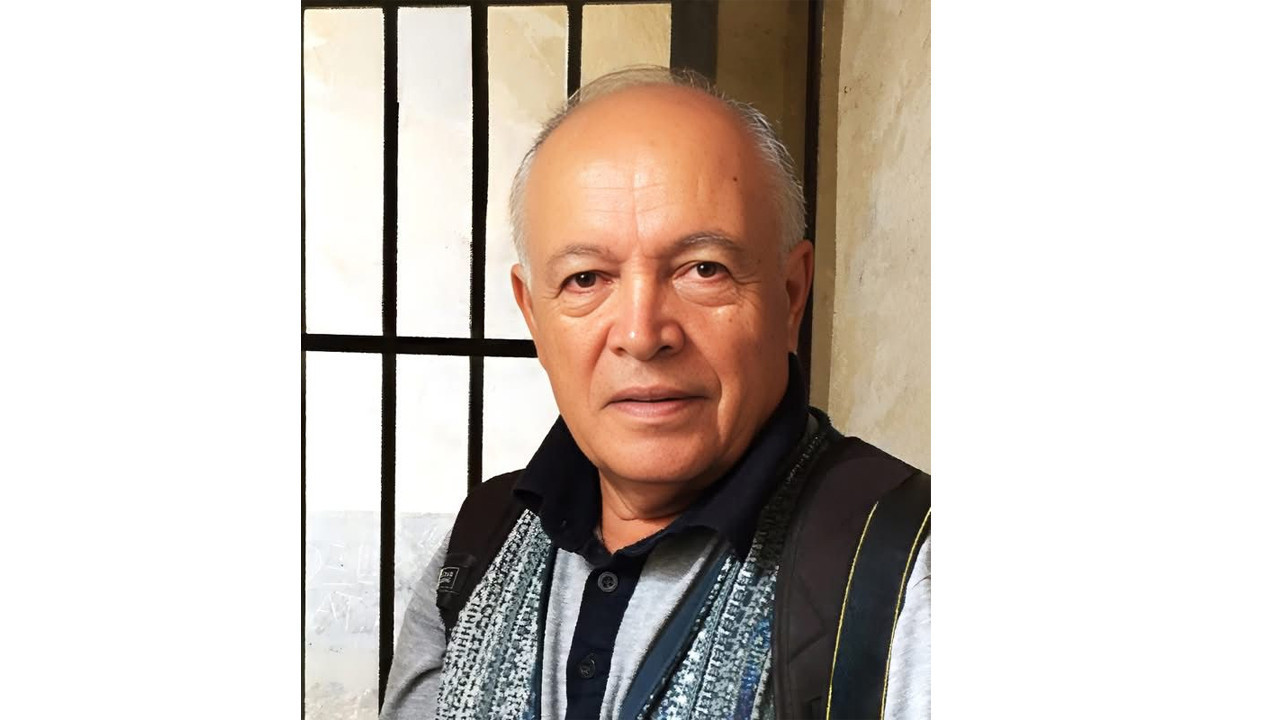 Fotoğraf sanatçısı Mehmet Çevik, kazandığı altın madalyayı gümrükten alamıyor