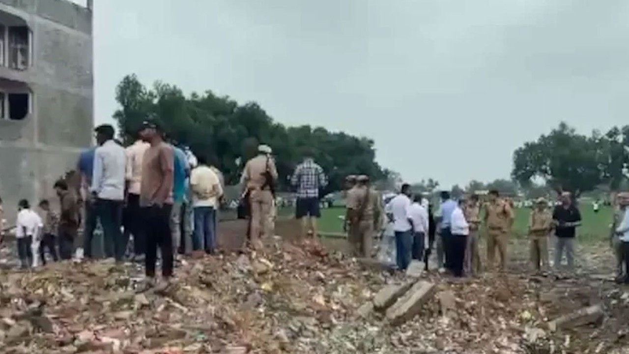 Hindistan’da havai fişek fabrikasında patlama: Çok sayıda ölü var