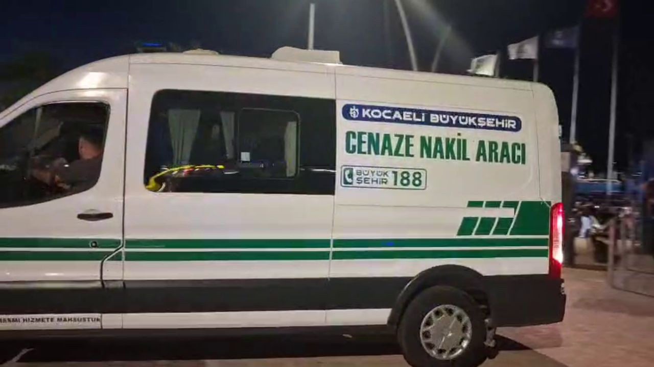 Emekli polis memuru denizde ölü bulundu