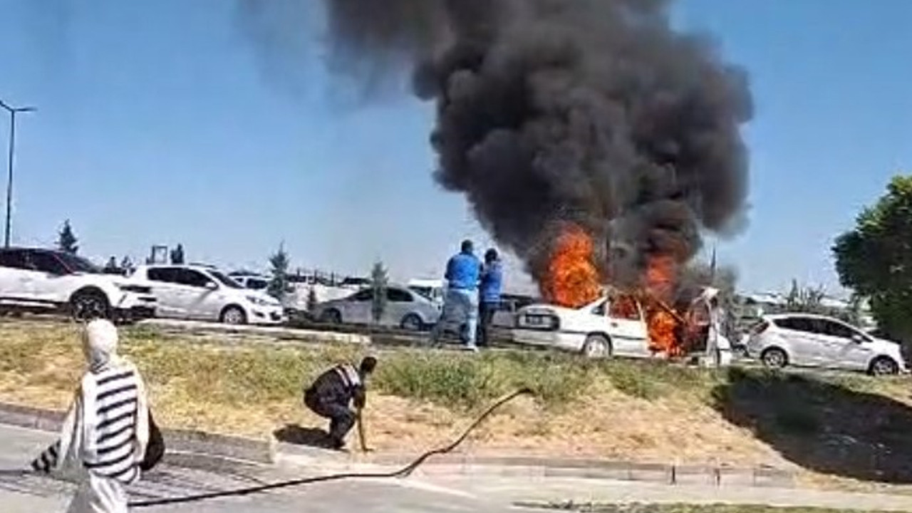 Hastane otoparkından otomobil alev aldı