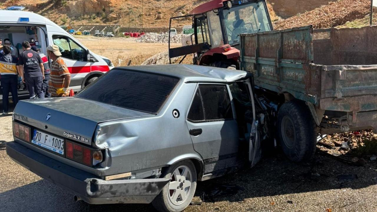 Karaman’da otomobil traktörün römorkuna çarptı: 3 yaralı