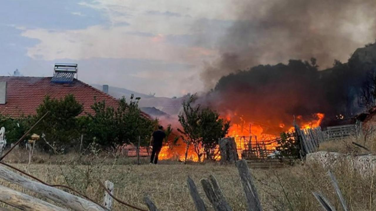 Burdur’da alevler evi ve ağılı küle çevirdi