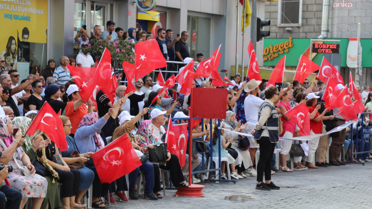 Edremit’te 104. yıl coşkusu: 100 davulcu ilçeye geliyor