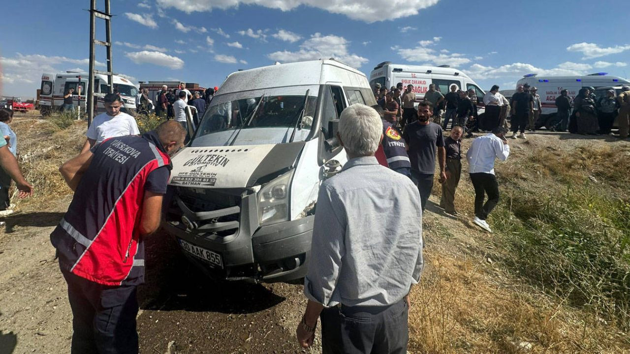 Hakkari'de servis minibüsü yoldan çıktı: 6 yaralı