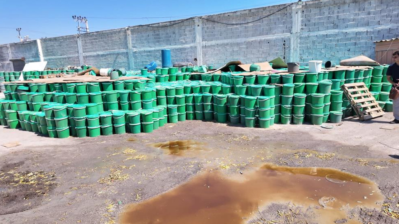 Mersin'de merdiven altı turşu imalathanesine baskın