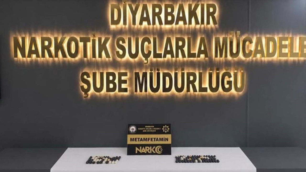 Midelerinde taşıdılar: 780 gram metamfetamin yakalandı