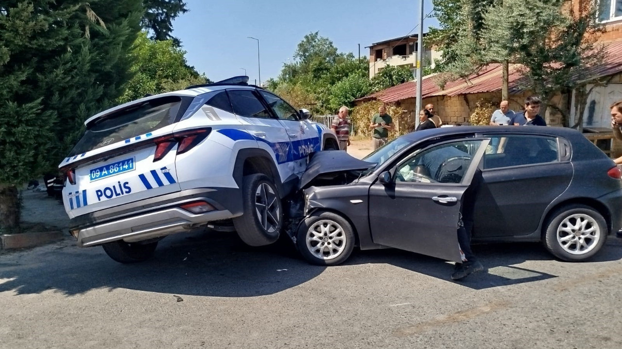 Nazilli’de korkutan kaza: Polis aracı yan döndü
