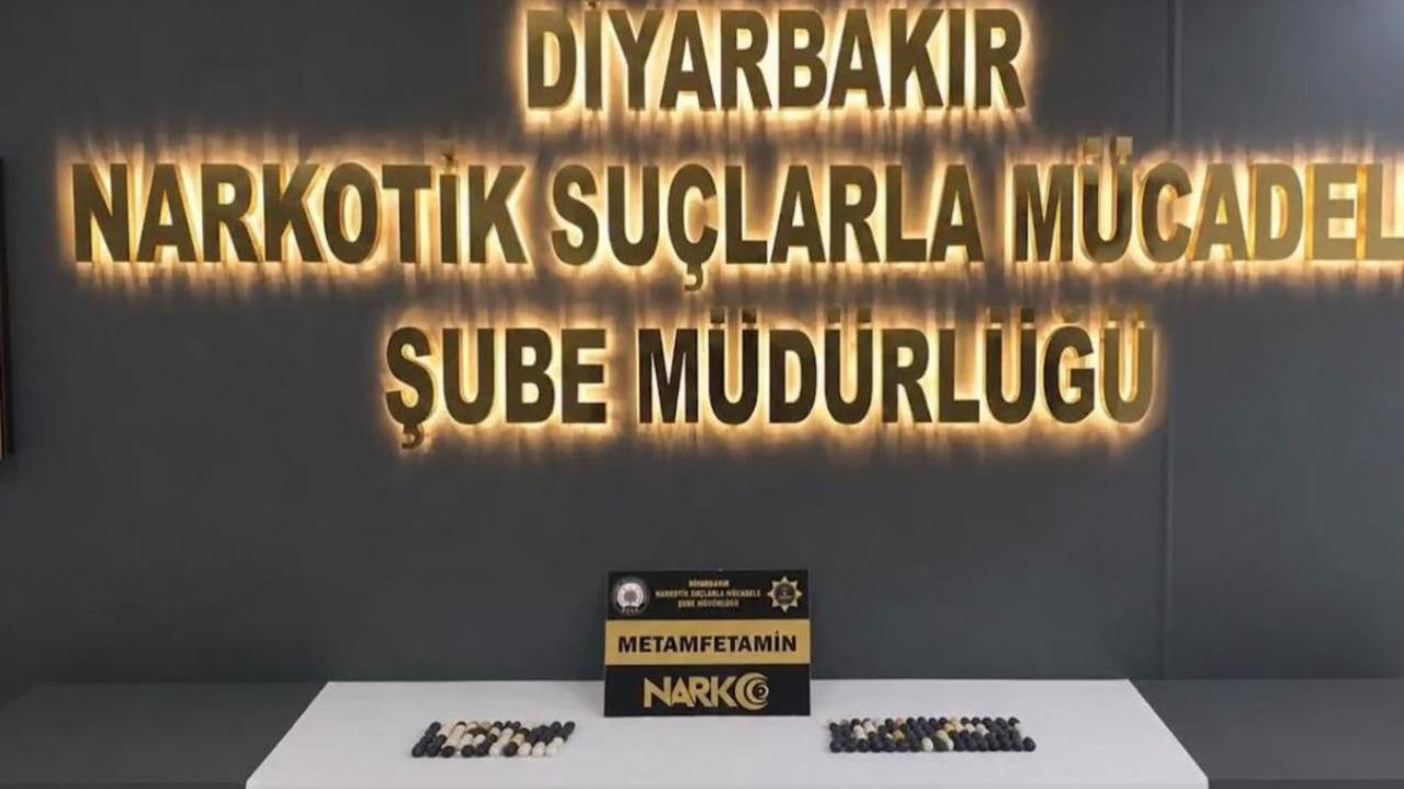 Uyuşturucuyu midelerinde taşıdılar: 112 kapsül ele geçirildi