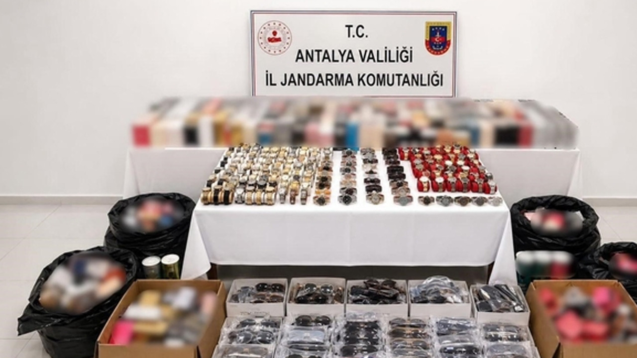 Antalya'da gümrük kaçağı operasyonu: Ürünler ele geçirildi