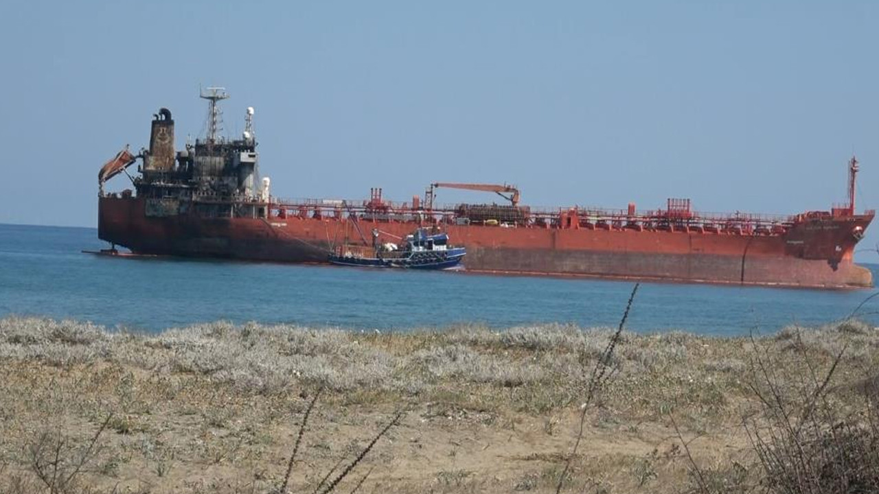 Dron saldırısına uğrayan tanker Samsun'da karaya oturdu