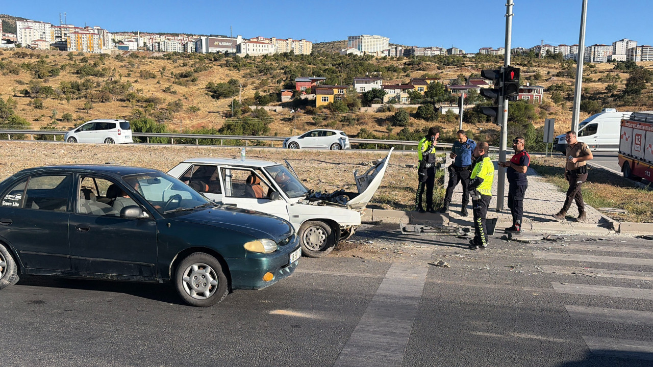 Yozgat'ta iki araç çarpıştı: 6 kişi yaralandı
