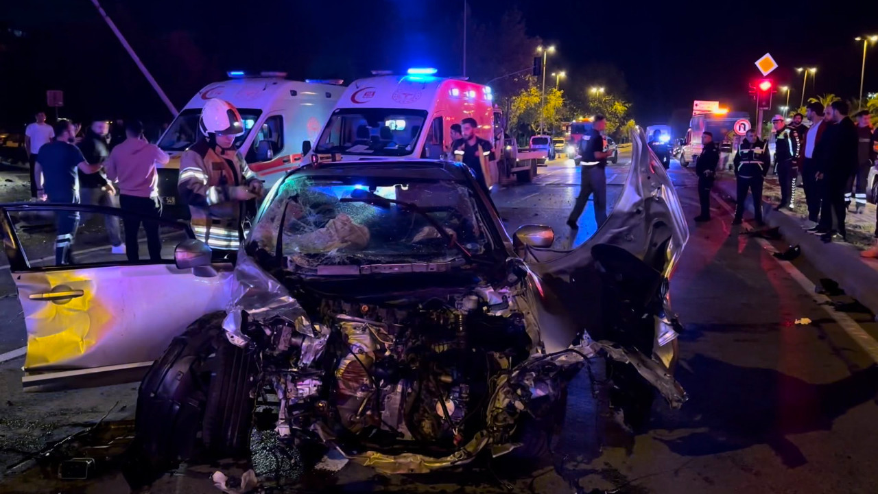 Maltepe’de iki araç çarpıştı: 2’si ağır 9 yaralı