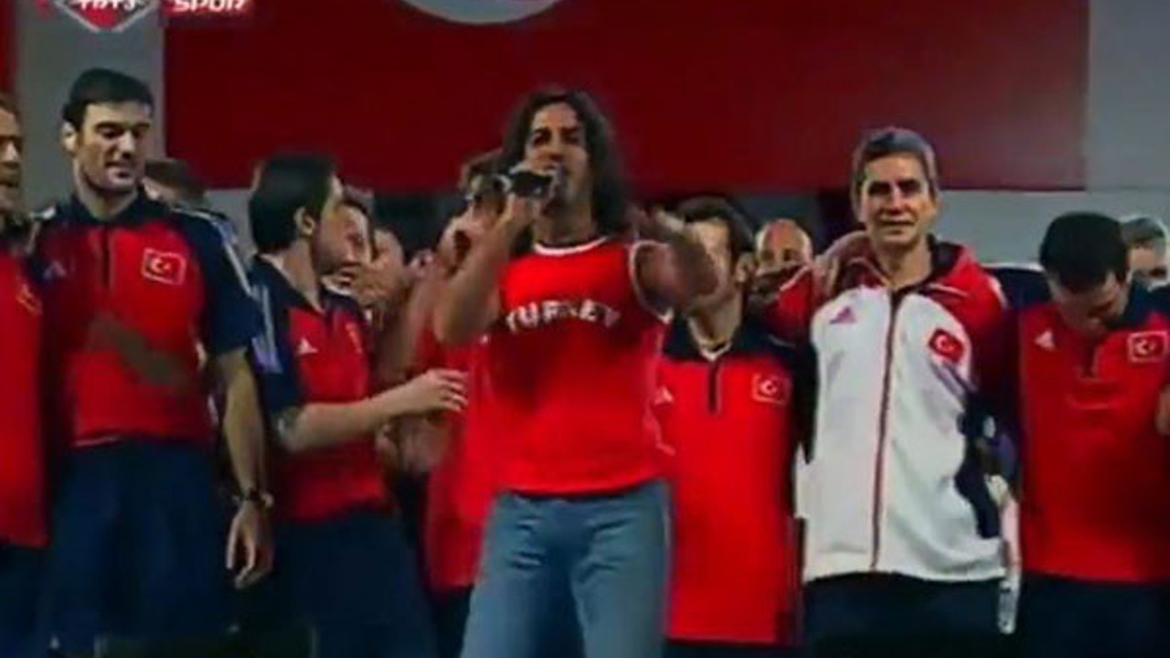 Alpay Özalan Tarkan'ın şarkısıyla kendinden geçtiği günleri çabuk ...