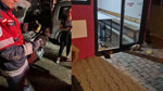 Motora sıkışan kedi için seferberlik