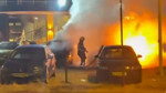 Kuşadası'nda galerinin önündeki 2 otomobil kundaklandı