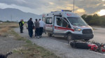 Motosikletle savrulan sürücü yaralandı