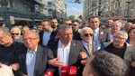 YENİ Parti lideri Özgür Özel gazetecilerle yürüdü: "Sonuna kadar arkalarındayız"