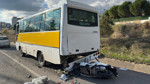 Uşak'ta motosiklet halk otobüsüne çarptı: 20 yaşındaki genç hayatını kaybetti, sürücü ağır yaralandı