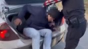 Otomobil bagajında insan kaçakçılığı: 2 göçmen yakalandı