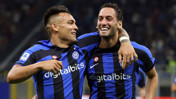 Hakan Çalhanoğlu büyülemeye devam ediyor: Bir Inter klasiği