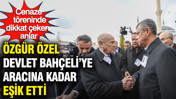 Cenaze töreninde dikkat çeken anlar: Özgür Özel Devlet Bahçeli'ye aracına kadar eşlik etti