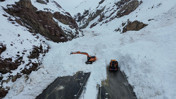 Çığ düşen Van- Hakkari yolu tekrardan ulaşıma açıldı