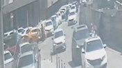 Afiş parçası motosikletliyi devirdi