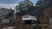 Temel kazısı heyelan yarattı: 5 bina tahliye edildi