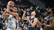 Anadolu Efes Türk Telekom’u 86-75 mağlup ederek seride öne geçti