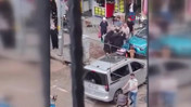 Dilencilerin &lsquo;yer&rsquo; savaşı: Sa&ccedil; sa&ccedil;a baş başa birbirlerine girdi