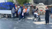 Alıcı bulamadığı 4 ton domatesi vatandaşa bedava dağıttı
