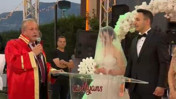 Manisa'daki düğünde temsili nikah şovuna büyük ilgi! Nikah memurunun sözleri kahkahaya boğdu
