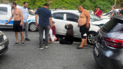 Otomobil yayalara çarptı: Baba ve oğlu yaşam mücadelesi veriyor