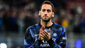 Milli futbolcu Hakan Çalhanoğlu Türkiye'de saç ektirdi: Yeni tarzını görenler şaşırdı