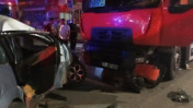 Samsun'da kamyon, otomobile &ccedil;arptı: 3 yaralı