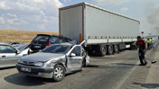 Afyonkarahisar'da dumanlar yolu kapladı: 13 araç birbirine girdi: Zincirleme kaza 3 yaralı