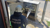 Antalya'da sıcak hava trafoyu vurdu: Sokaktaki panodan keskin koku ve dumanlar yükseldi