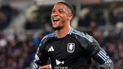 Arsenal bombayı patlattı: Ezri Konsa transferi resmen açıklandı