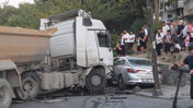 Esenler’de freni boşalan hafriyat kamyonu dehşet saçtı: 7 araç hasar gördü