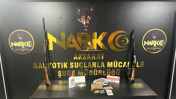 Aksaray’da narkotik operasyonu: Uyuşturucu, ruhsatsız tüfek ve para ele geçirildi