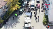 Elinde poşetlerle yürürken bir anda altında kaldı: 2 çocuk annesiydi