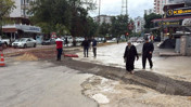 Adana’da meydana gelen şiddetli yağış yolu çökertti