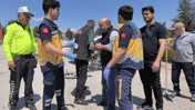 Bursa’da kaza! Motosikletli sürücü şoka girdi: Ekipler dakikalarca ikna edemedi