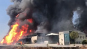 İzmir'de korkutan yangın. Kozmetik fabrikasında yangın çıktı alevler metrelerce yükseldi
