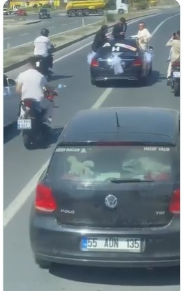 Trafik magandaları yol keserek hakaret etti: O anlar kamerada - Resim : 1