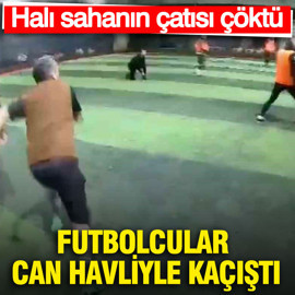 Halı sahanın çatısı çöktü... Futbolcular can havliyle kaçıştı