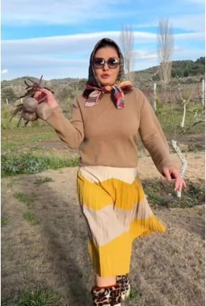 Şehir hayatını silip attı: Pancar tarlasından ağaç tepesine... Nurgül Yeşilçay adeta yılların köylüsü - Resim: 9